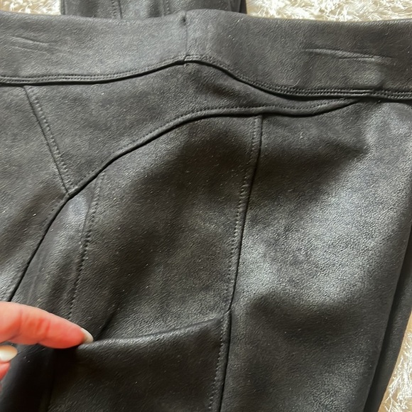 Democracy black faux suedes leather ‘ riding’ pant legging w side pocket L - Picture 6 of 8